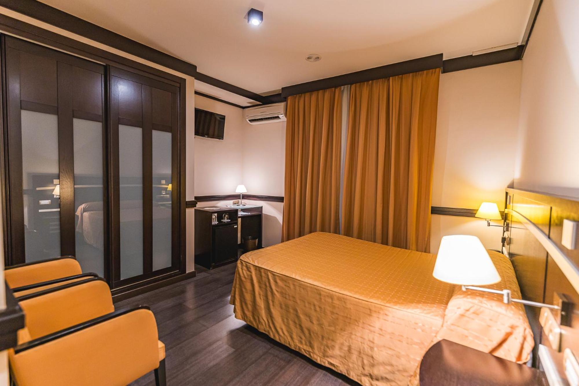 Hotel Machaco Alburquerque Extérieur photo