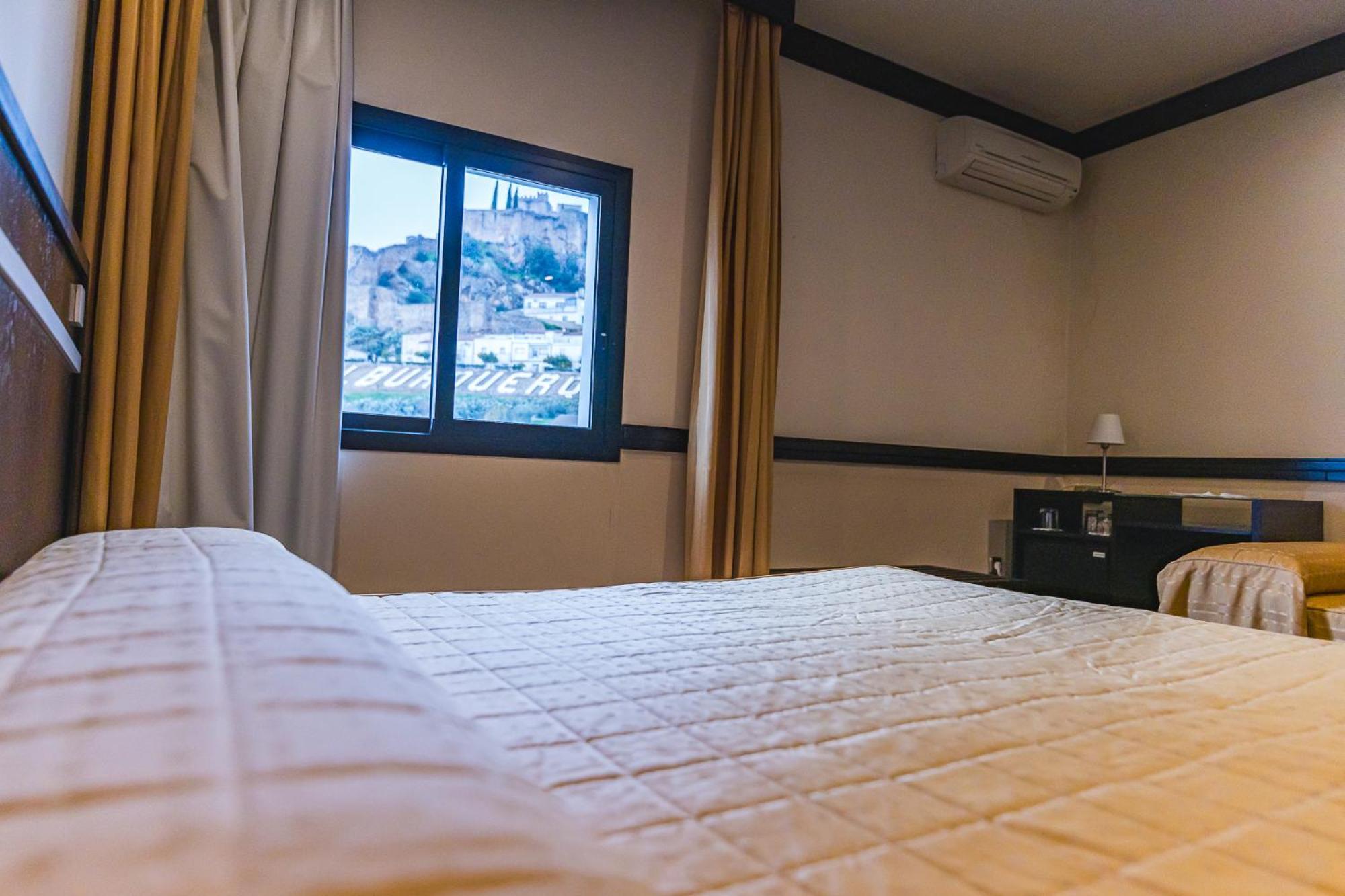 Hotel Machaco Alburquerque Extérieur photo